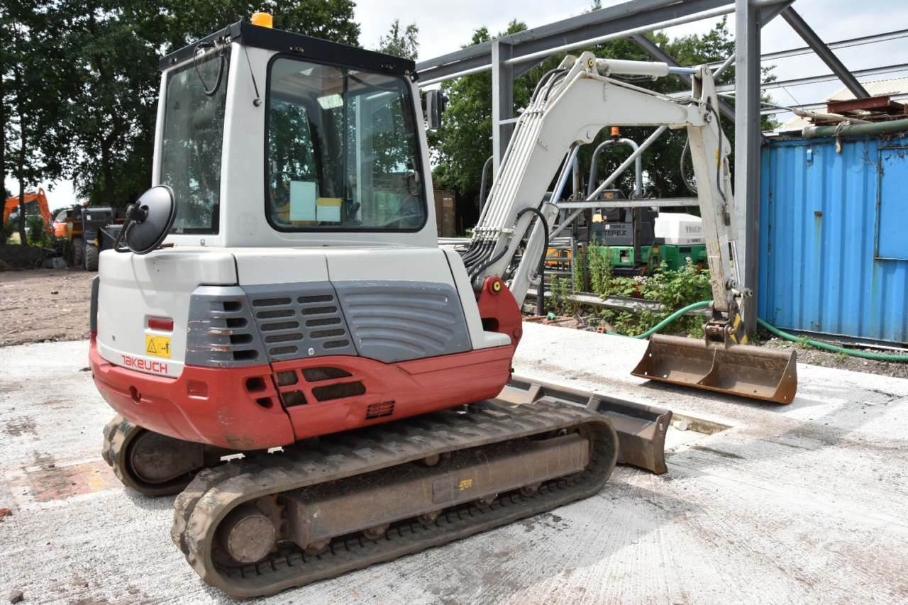 1.7 TONNE MINI DIGGER