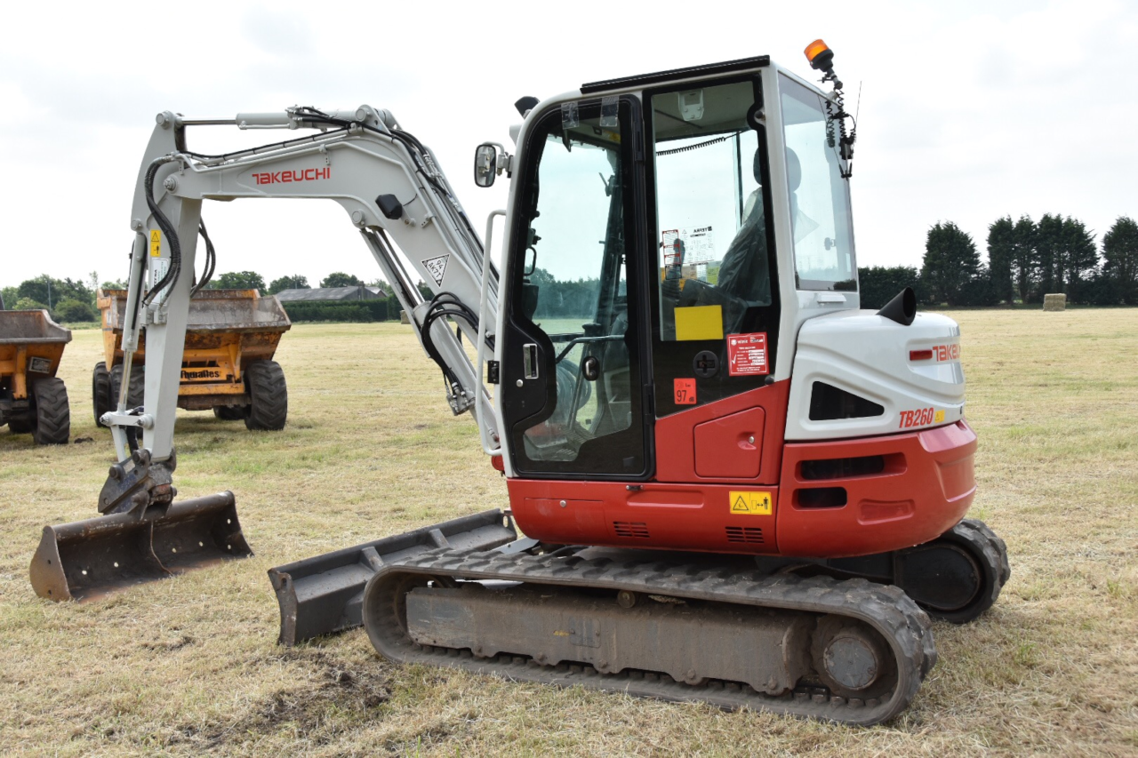 6 TONNE EXCAVATOR