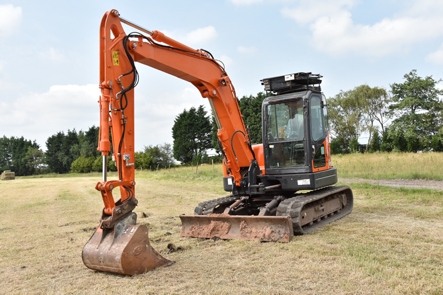 8 TONNE EXCAVATOR