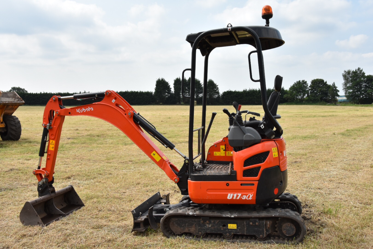 1.5 TONNE MINI DIGGER